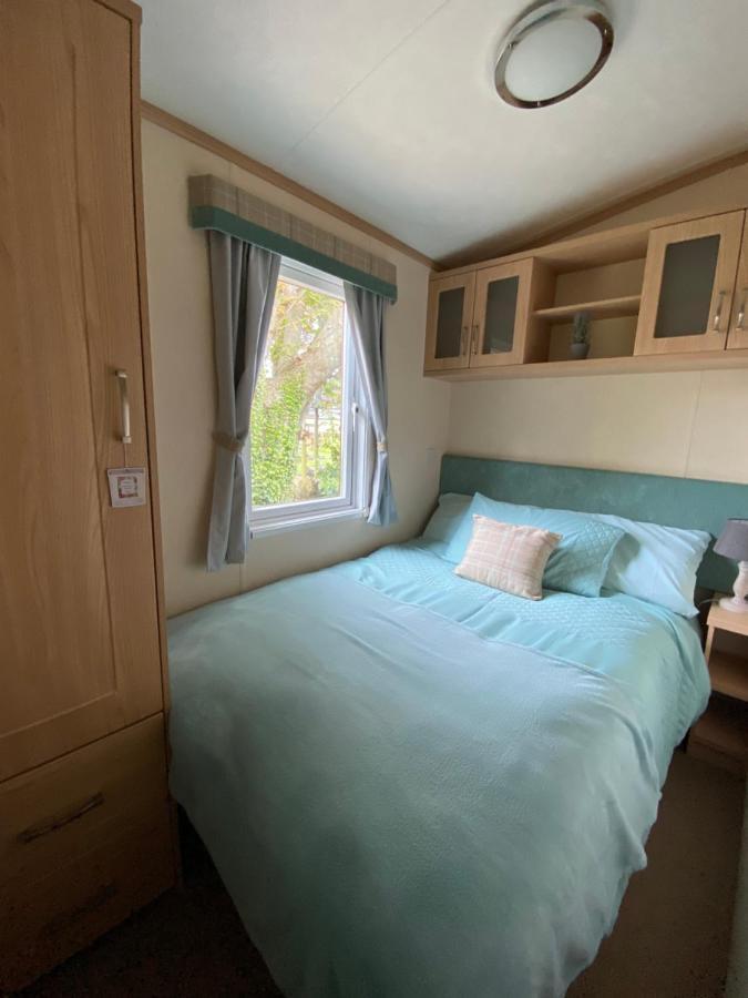Rew Farm Country And Equestrian Accommodation - Sunset Lodge Melksham Exterior foto